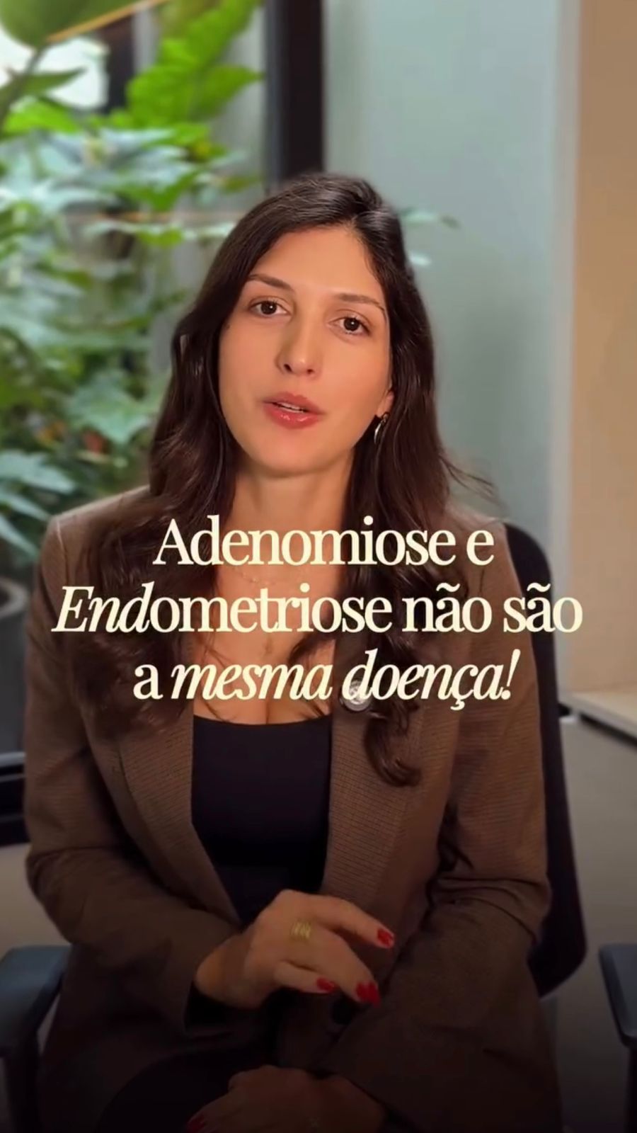 Reel da Dra. Laís Ferraz explicando a diferença entre adenomiose e endometriose